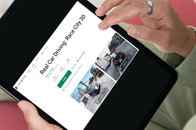 Tablet mostrando la ficha de Real Car Driving: Race City 3D en Google Play